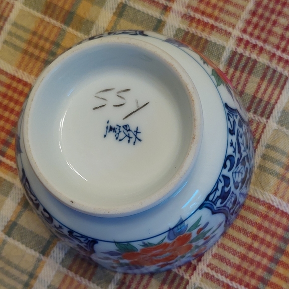 Beautifully Designed Bowl - Picture 4 of 6